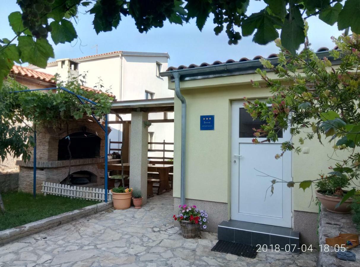 Apartman Vivian Pula Extérieur photo